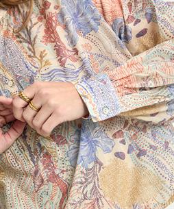 0039 Italy Bluse aus Voile Korallendruck