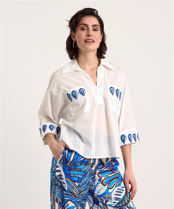 Caroline Biss Bluse mit gesticktem Blatt