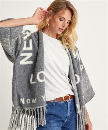 Giulia e Tu Poncho Strickjacke Buchstaben