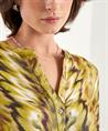 KYRA Bluse mit glänzendem Ikat Print Rosaria