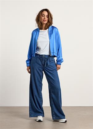 Look 027U