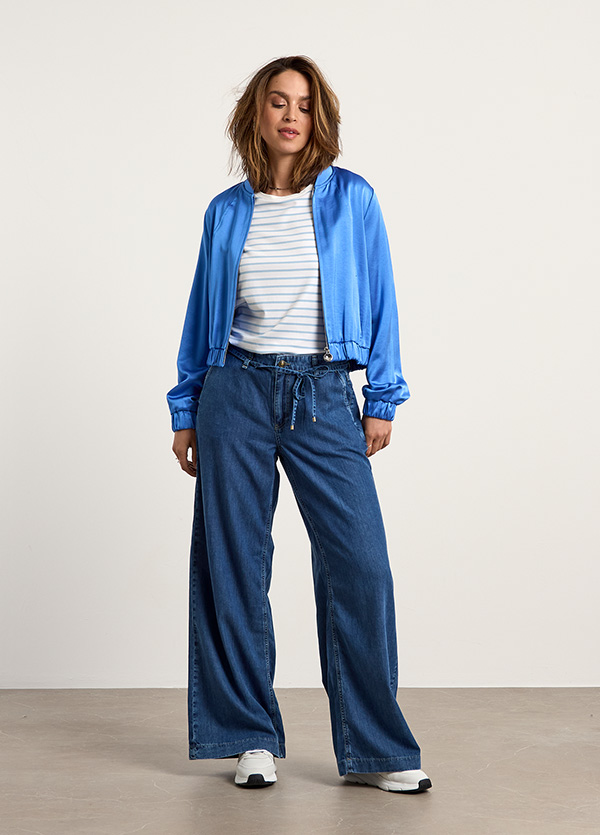 Look 027U