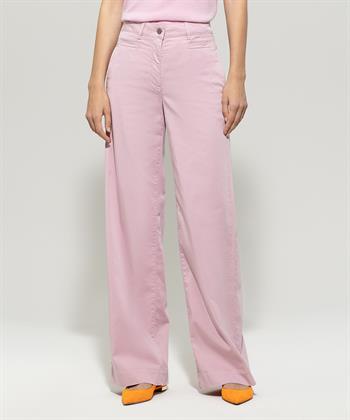 Luisa Cerano Hose weitem Bein