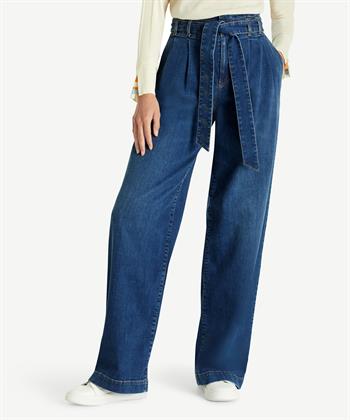 Marc Cain Jeans weitem Bein und Gürtel Wilna