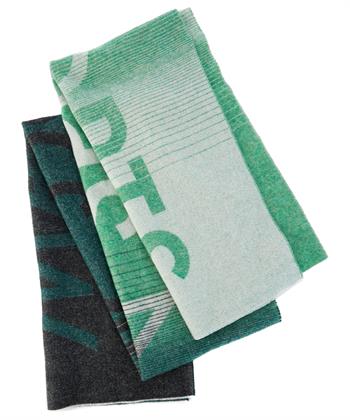 Marc Cain Schal aus Wollmischung mit Buchstabenmuster