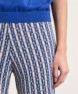 No Man's Land Slinky Hose retro