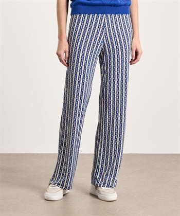 No Man's Land Slinky Hose retro