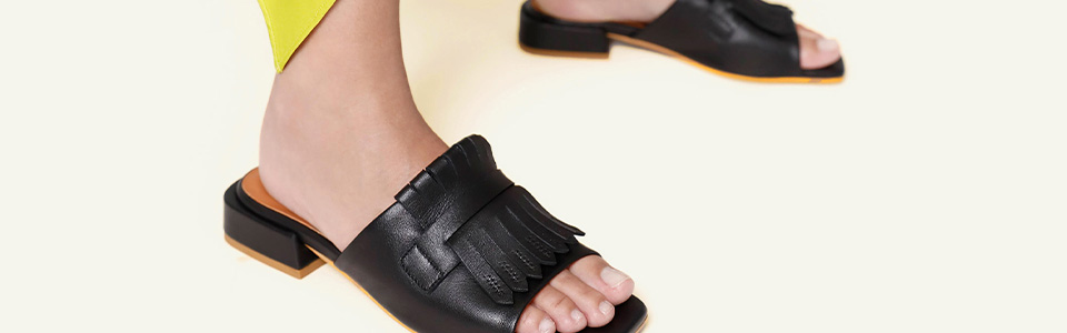 Sandalen und Badeschuhe