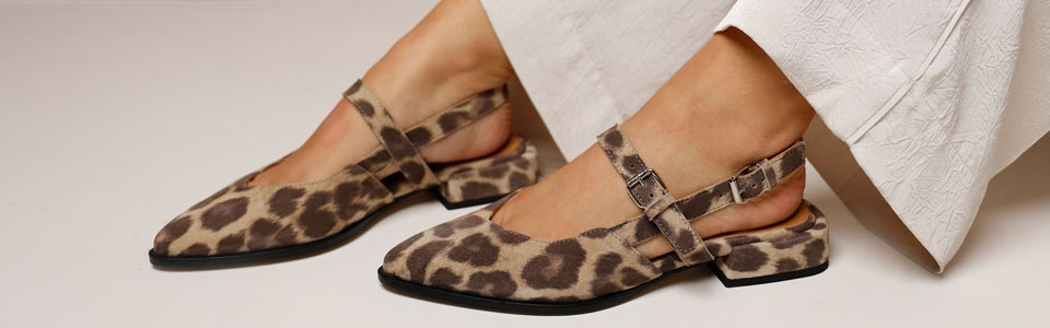 Sandalen und Badeschuhe