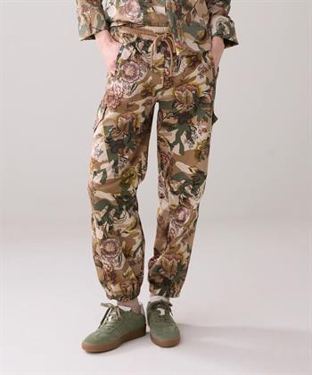 Summum Cargohose mit floralem Camouflage Print