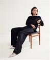 Summum Hose mit weitem Bein Seidenpaspeln Seite