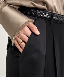 Summum Hose mit weitem Bein Seidenpaspeln Seite