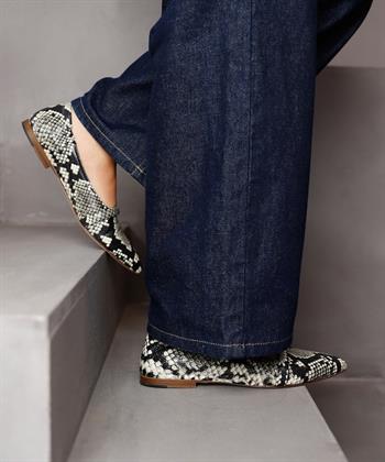 VIA VAI Slipper Schlangendruck Lola Rose